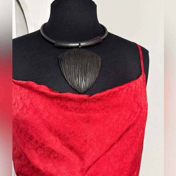 Necklace Carved Wooden AMULET Pendant Minimal Lightweight Black 1952 O - Picture 2 of 8